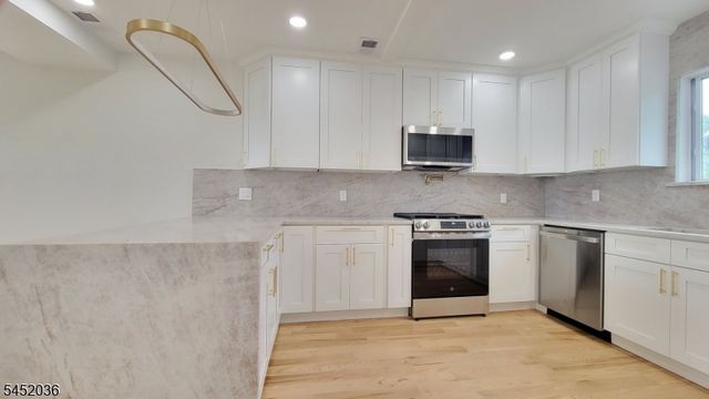 135 Lake Shore Dr, Parsippany-troy Hills Twp., NJ 07054