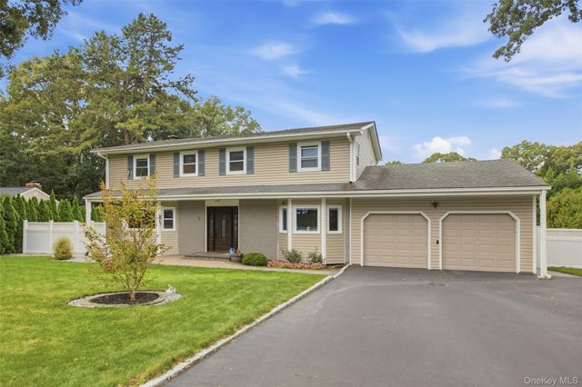 6 Stuyvesant Circle W, East Setauket, NY 11733