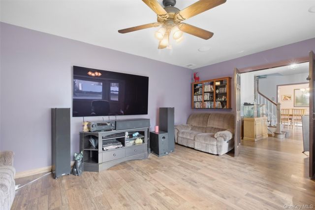 6 Stuyvesant Circle W, East Setauket, NY 11733