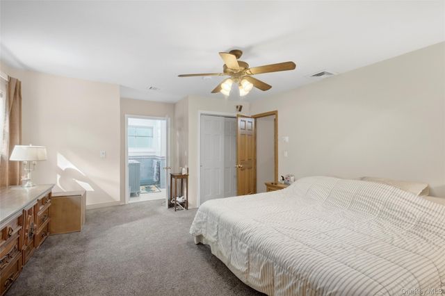 6 Stuyvesant Circle W, East Setauket, NY 11733