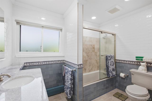 6 Stuyvesant Circle W, East Setauket, NY 11733