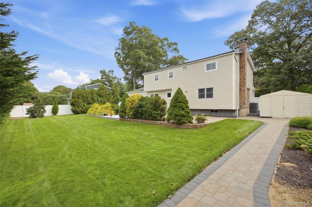 6 Stuyvesant Circle W, East Setauket, NY 11733
