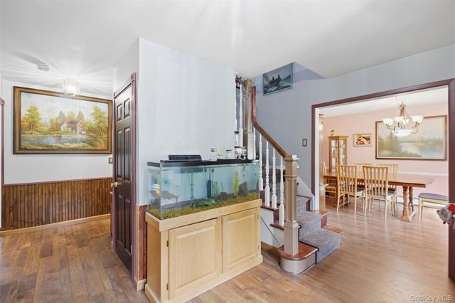 6 Stuyvesant Circle W, East Setauket, NY 11733