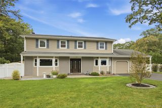 6 Stuyvesant Circle W, East Setauket, NY 11733