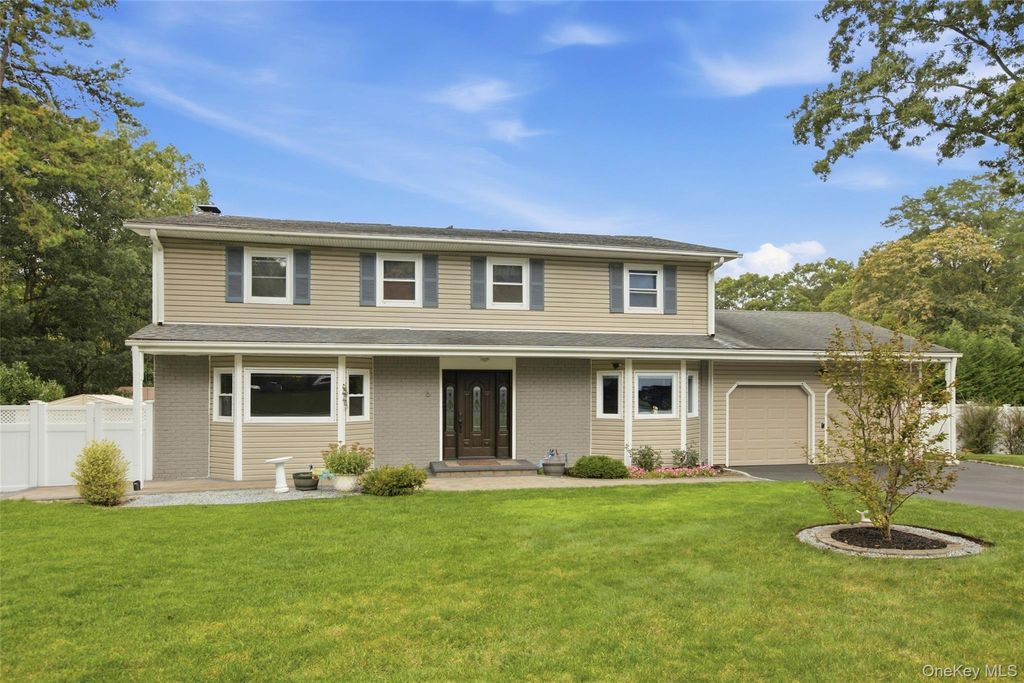 6 Stuyvesant Circle W, East Setauket, NY 11733