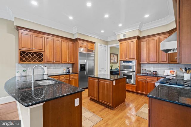 7820 CADBURY AVE, Potomac, MD 20854
