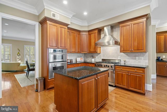 7820 CADBURY AVE, Potomac, MD 20854