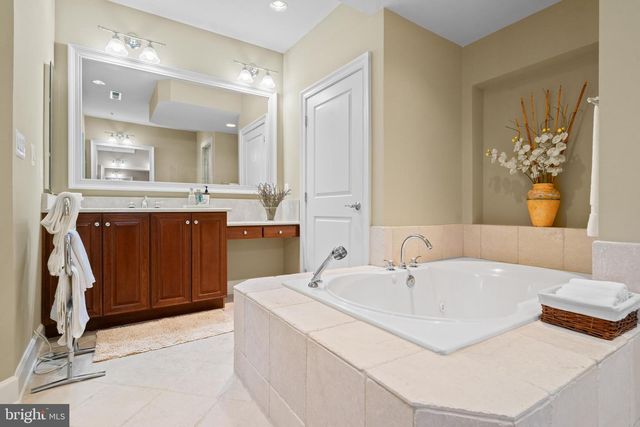 7820 CADBURY AVE, Potomac, MD 20854