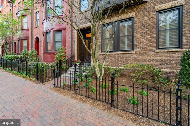 7820 CADBURY AVE, Potomac, MD 20854