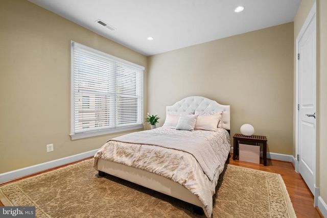 7820 CADBURY AVE, Potomac, MD 20854