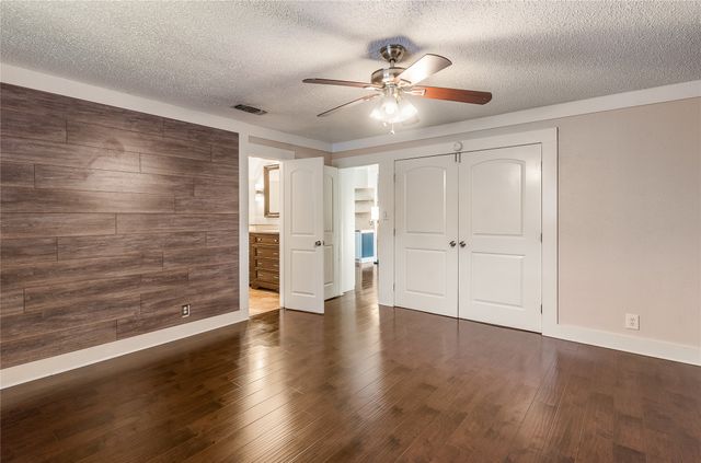 203 Walnut Way, Euless, TX 76039