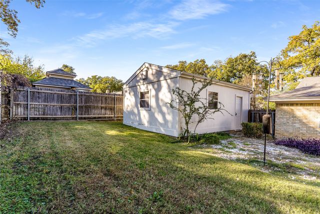 203 Walnut Way, Euless, TX 76039