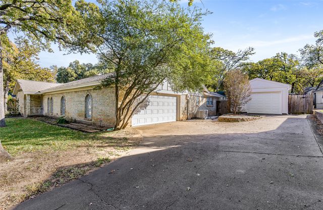 203 Walnut Way, Euless, TX 76039