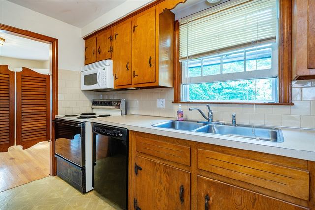 90 Moswansicut Lake Drive, Scituate, RI 02857