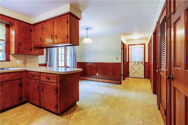 90 Moswansicut Lake Drive, Scituate, RI 02857