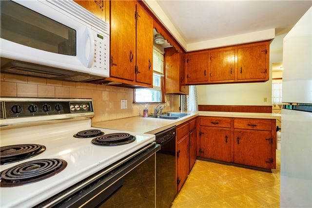 90 Moswansicut Lake Drive, Scituate, RI 02857