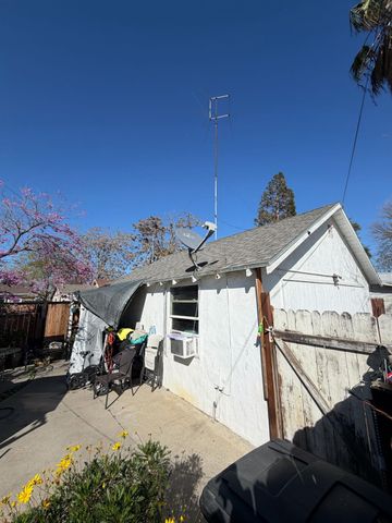 2324 6th St, Hughson, CA 95326