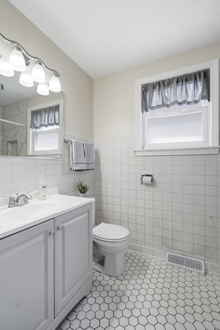2840 Washington Street, Franklin Park, IL 60131
