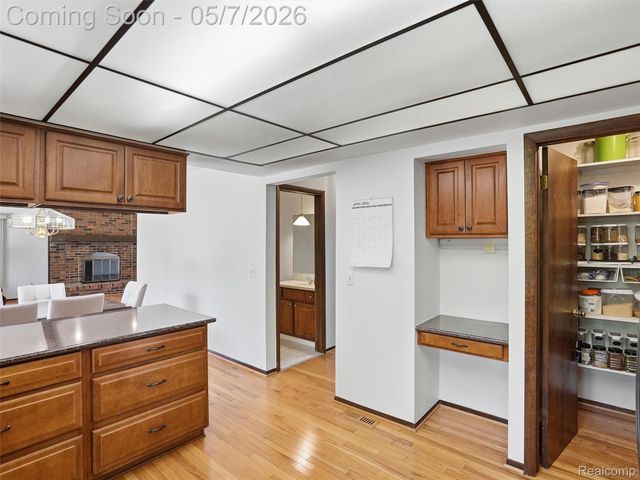 5800 Naneva Court, West Bloomfield Charter Township, MI 48322