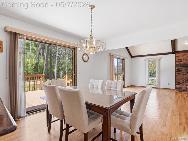 5800 Naneva Court, West Bloomfield Charter Township, MI 48322