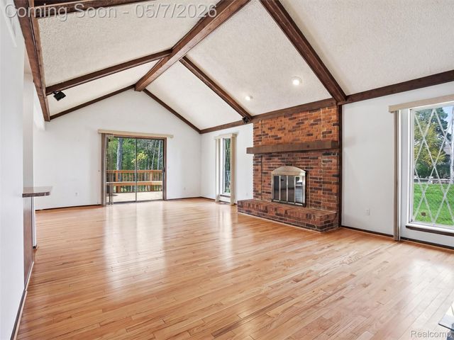 5800 Naneva Court, West Bloomfield Charter Township, MI 48322