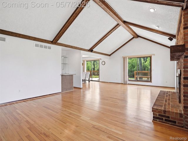 5800 Naneva Court, West Bloomfield Charter Township, MI 48322