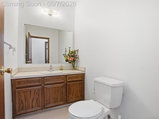 5800 Naneva Court, West Bloomfield Charter Township, MI 48322