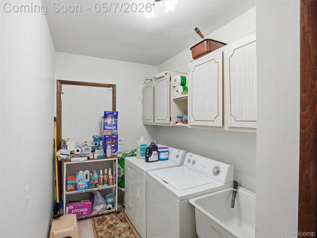 5800 Naneva Court, West Bloomfield Charter Township, MI 48322