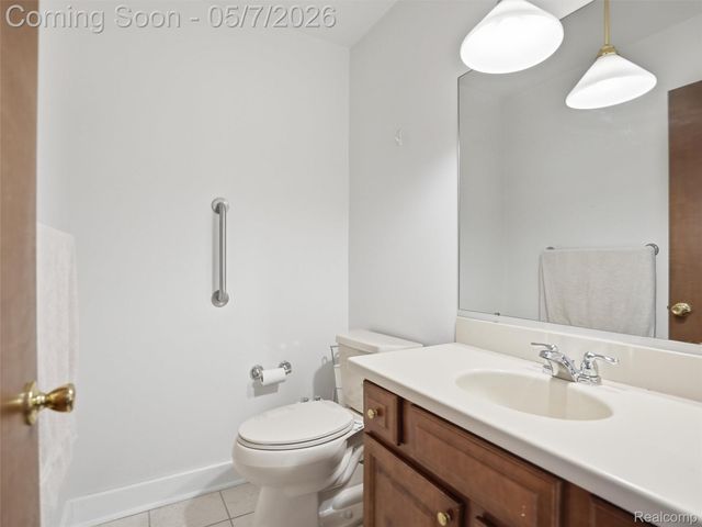 5800 Naneva Court, West Bloomfield Charter Township, MI 48322