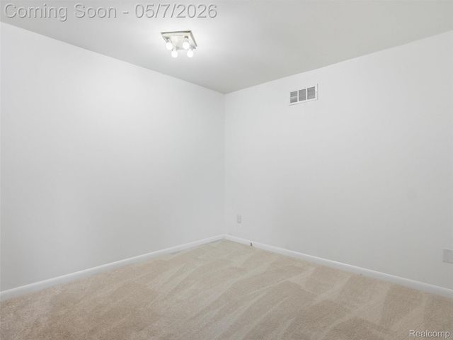 5800 Naneva Court, West Bloomfield Charter Township, MI 48322