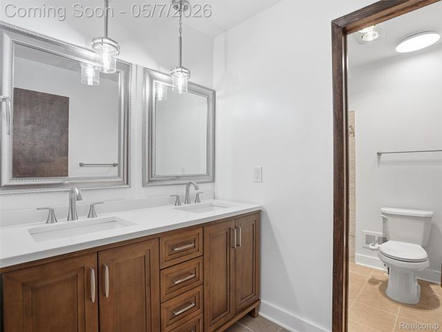 5800 Naneva Court, West Bloomfield Charter Township, MI 48322