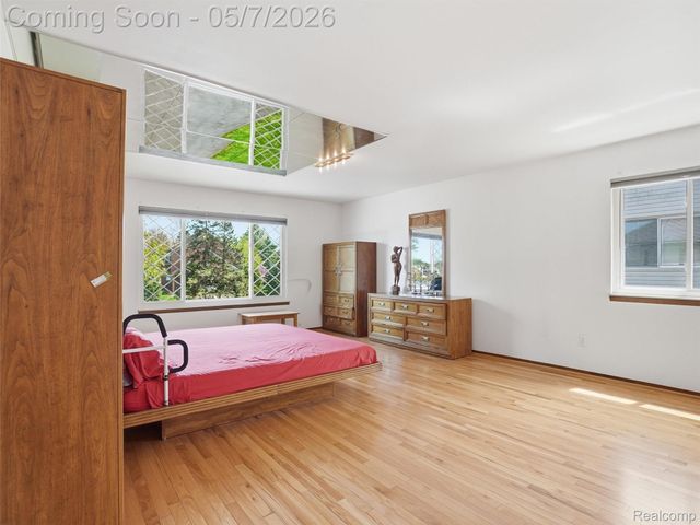 5800 Naneva Court, West Bloomfield Charter Township, MI 48322