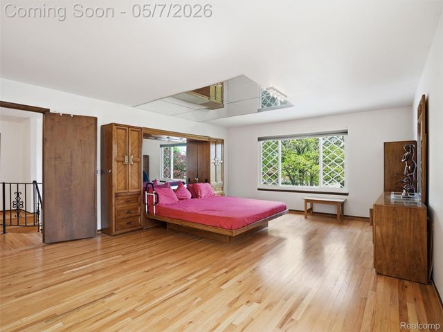5800 Naneva Court, West Bloomfield Charter Township, MI 48322