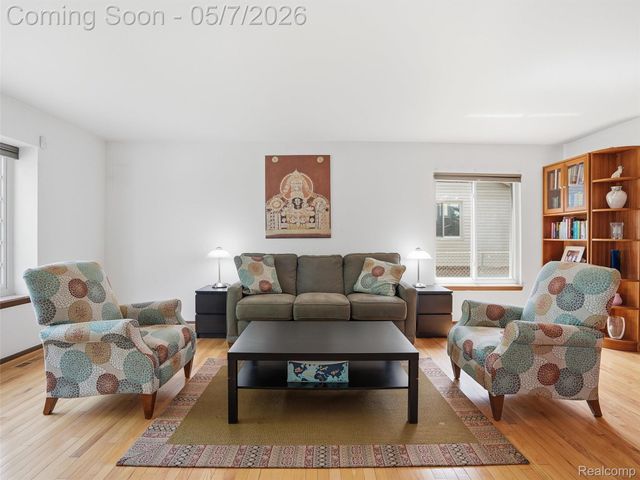 5800 Naneva Court, West Bloomfield Charter Township, MI 48322