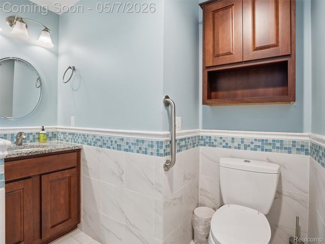 5800 Naneva Court, West Bloomfield Charter Township, MI 48322