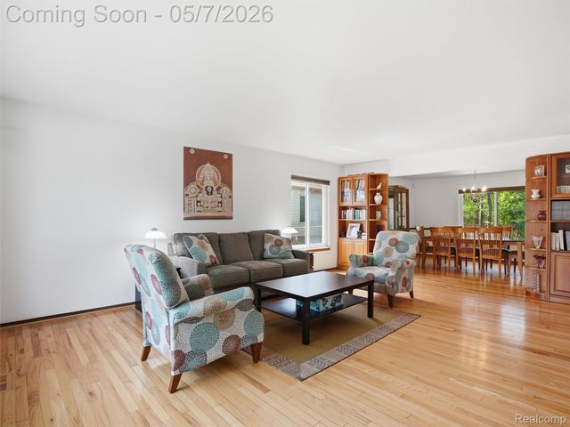 5800 Naneva Court, West Bloomfield Charter Township, MI 48322