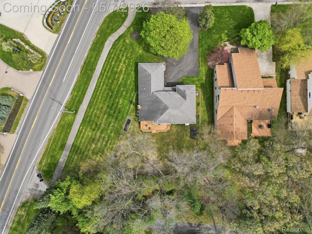 5800 Naneva Court, West Bloomfield Charter Township, MI 48322