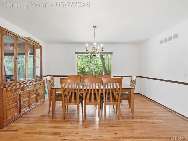 5800 Naneva Court, West Bloomfield Charter Township, MI 48322