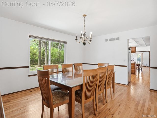 5800 Naneva Court, West Bloomfield Charter Township, MI 48322
