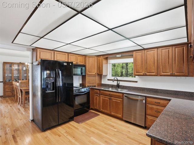 5800 Naneva Court, West Bloomfield Charter Township, MI 48322