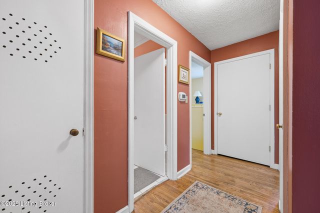 2512 Browns Ln, Louisville, KY 40220