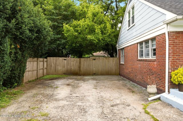 2512 Browns Ln, Louisville, KY 40220