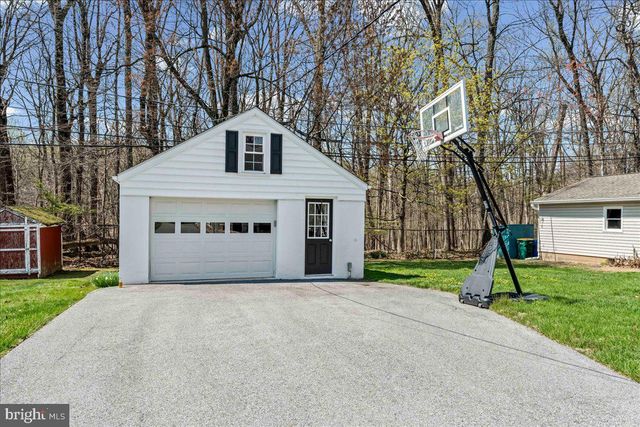 26 GREENTREE LN, Malvern, PA 19355