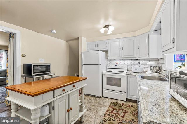 26 GREENTREE LN, Malvern, PA 19355