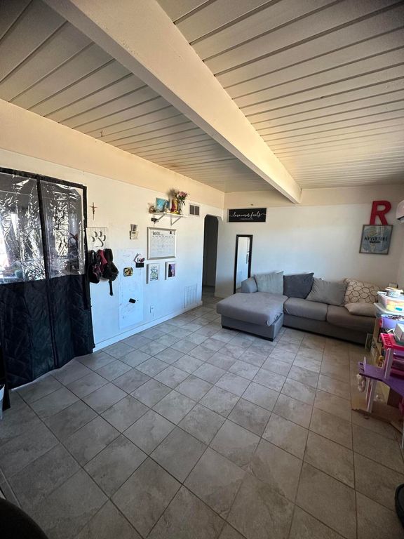 Image 10 of property listing at 2705 Georgia Street NE, Albuquerque, NM 87110