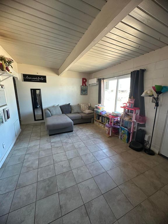 Image 11 of property listing at 2705 Georgia Street NE, Albuquerque, NM 87110