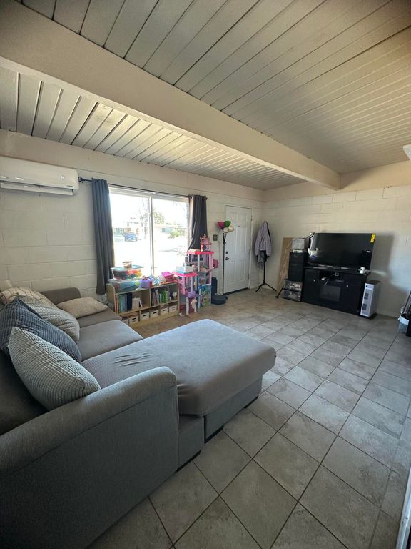 Image 12 of property listing at 2705 Georgia Street NE, Albuquerque, NM 87110