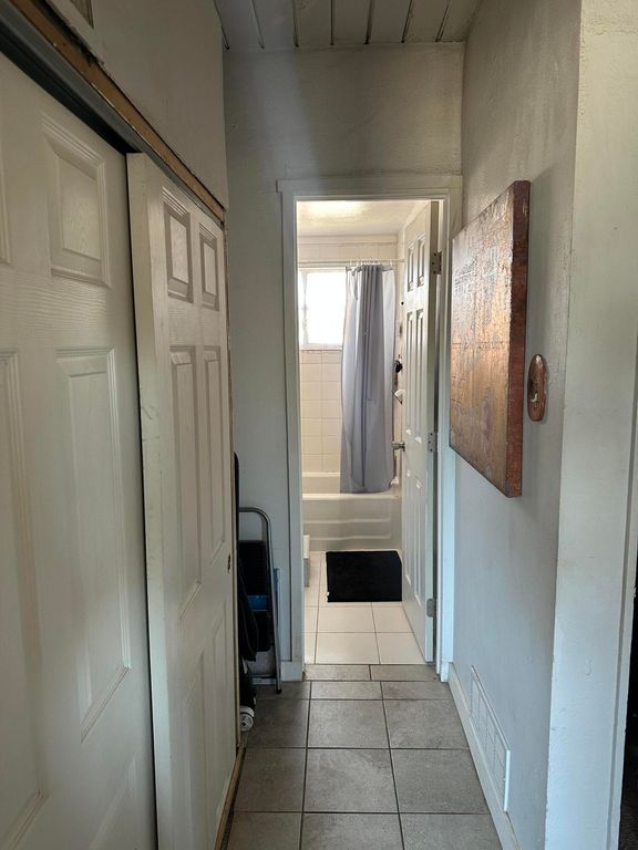 Image 15 of property listing at 2705 Georgia Street NE, Albuquerque, NM 87110