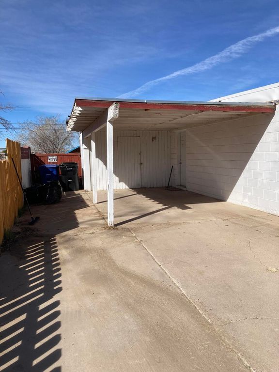 Image 3 of property listing at 2705 Georgia Street NE, Albuquerque, NM 87110