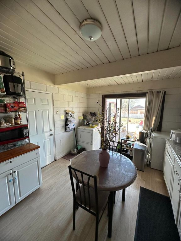 Image 8 of property listing at 2705 Georgia Street NE, Albuquerque, NM 87110